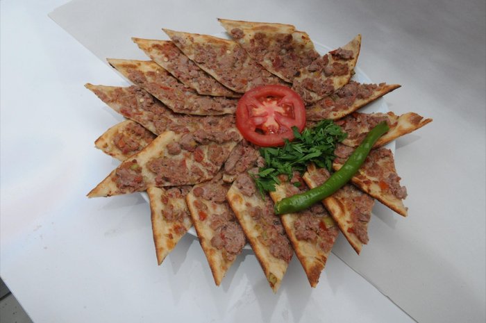 ETLİ EKMEK (Meat Pizza)